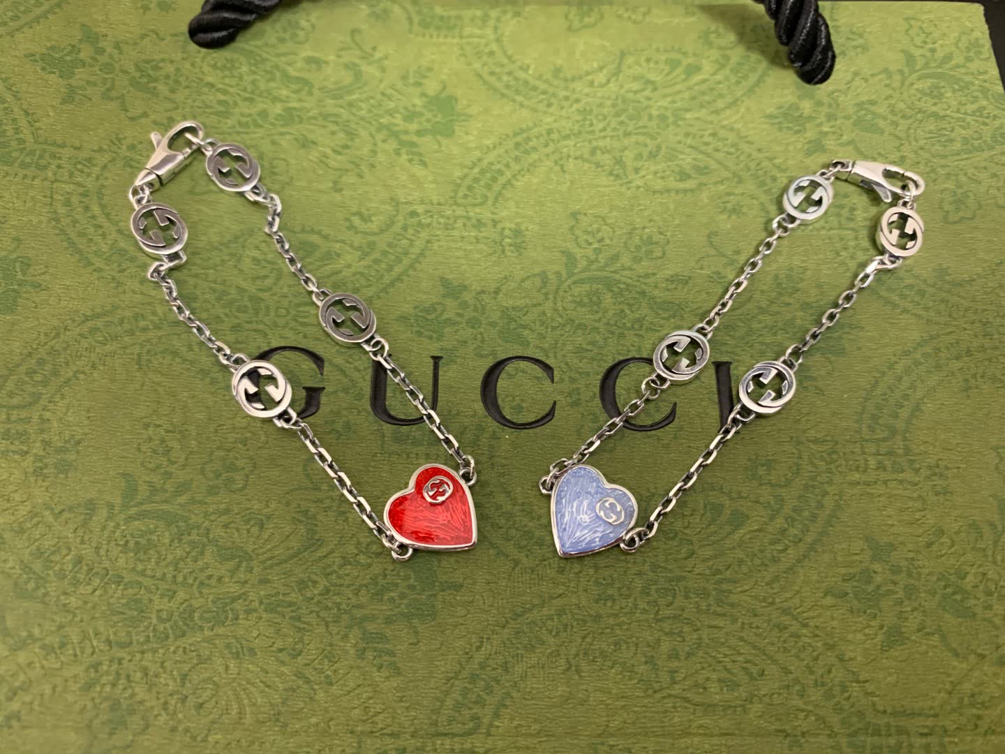 Gucci Silver Interlocking G & Heart Charm Bracelet Gucci Silver Interlocking G & Heart Charm Bracelet