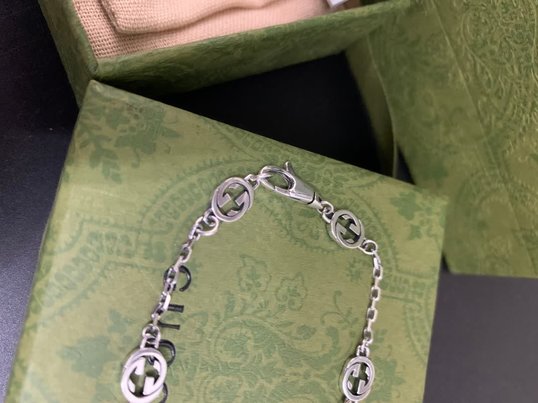Gucci Silver Interlocking G & Heart Charm Bracelet