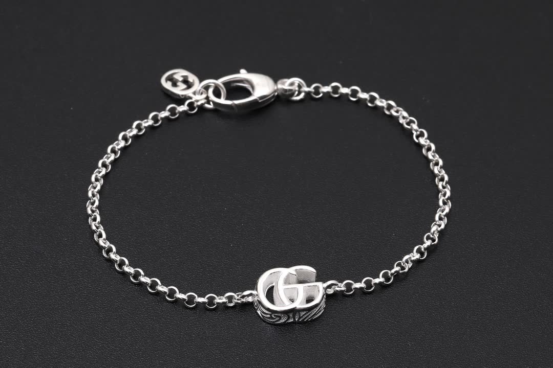Gucci Silver Interlocking G Bracelet