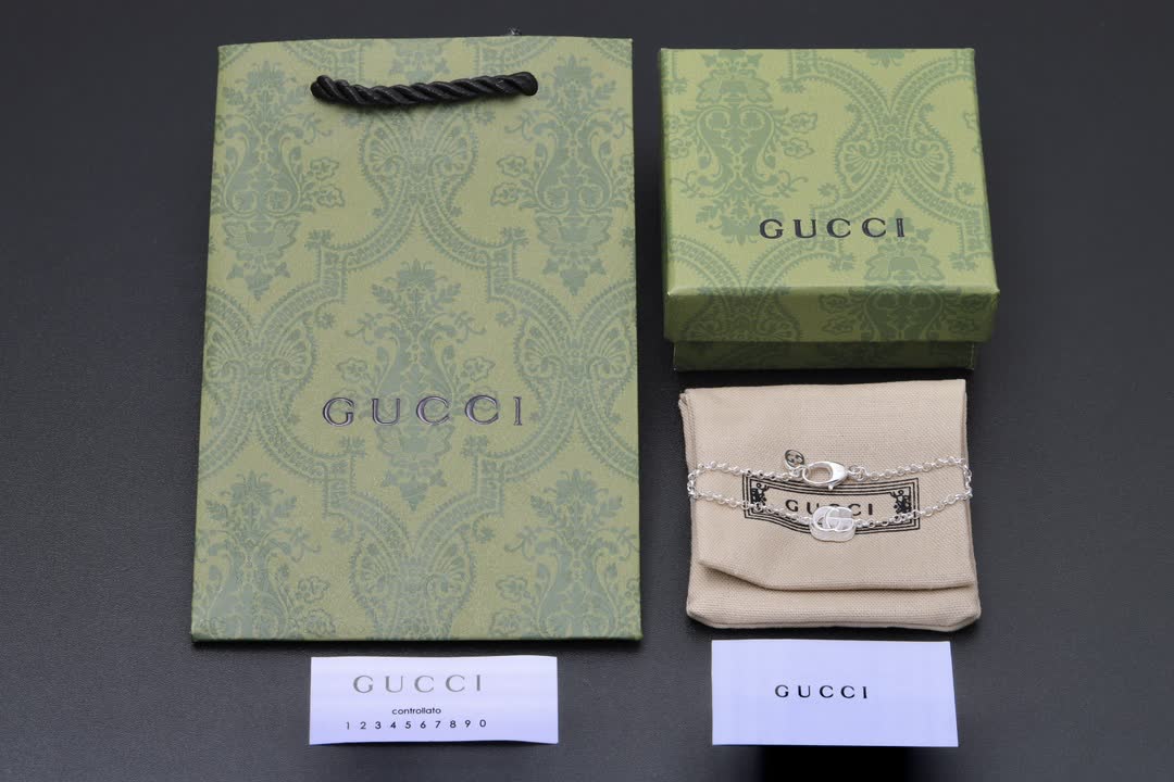 Gucci Silver Interlocking G Bracelet