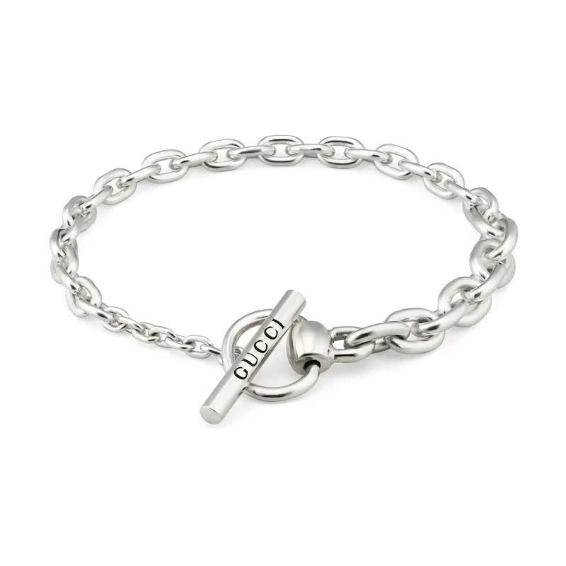 Gucci Silver Chain Bracelet with Toggle Clasp Gucci Silver Chain Bracelet with Toggle Clasp