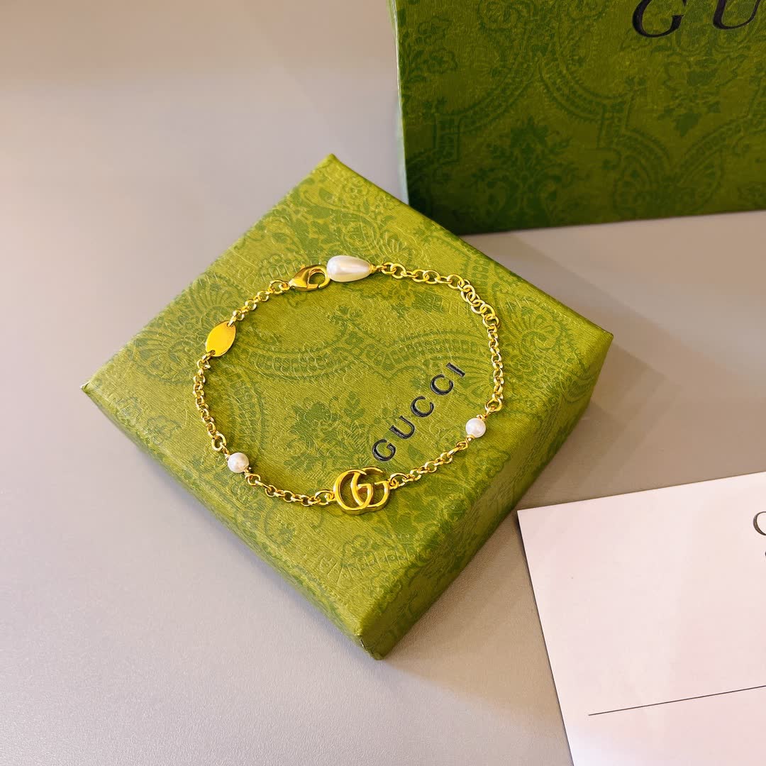 Gucci Gold Interlocking G Bracelet with Pearls