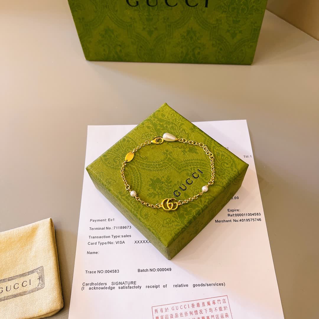 Gucci Gold Interlocking G Bracelet with Pearls