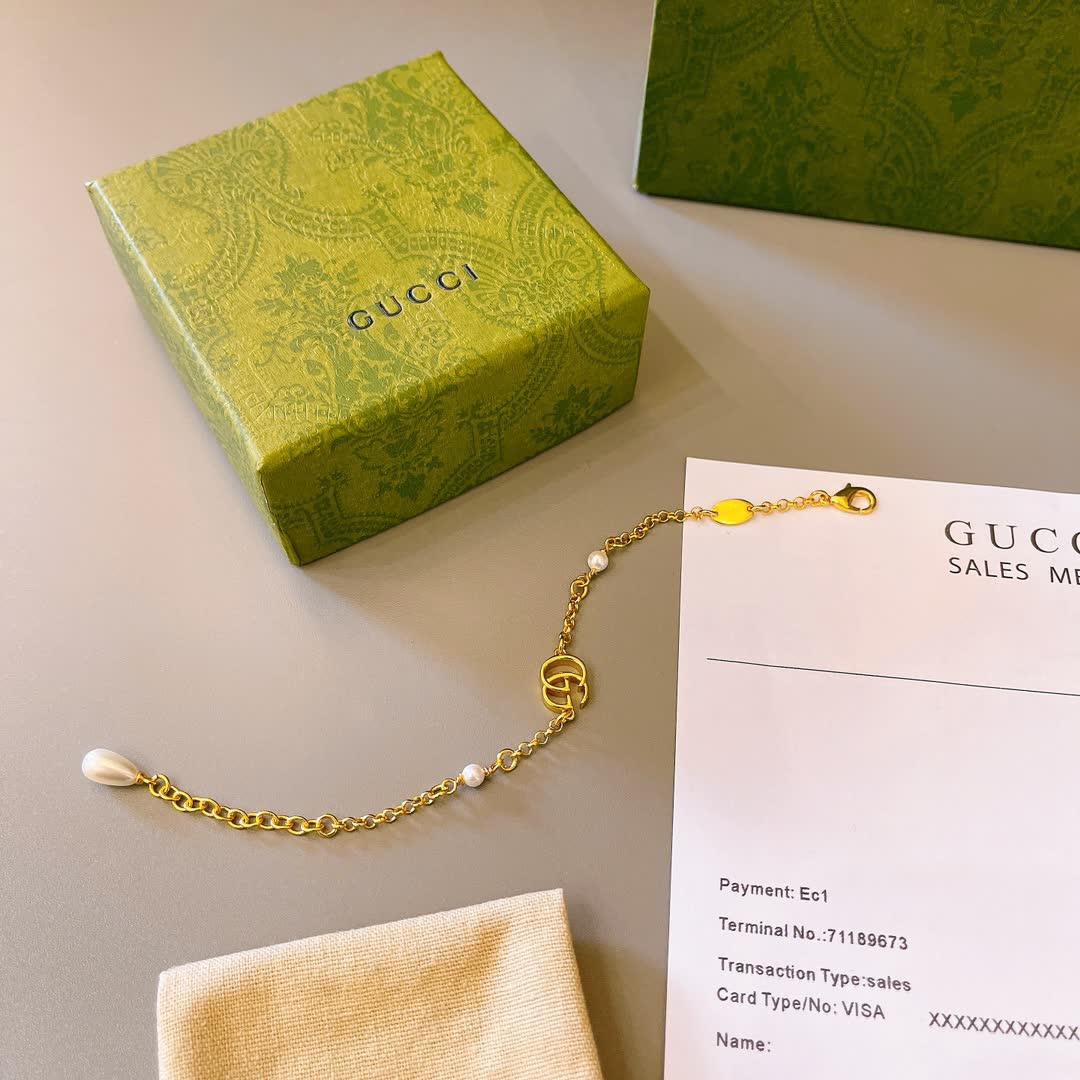 Gucci Gold Interlocking G Bracelet with Pearls