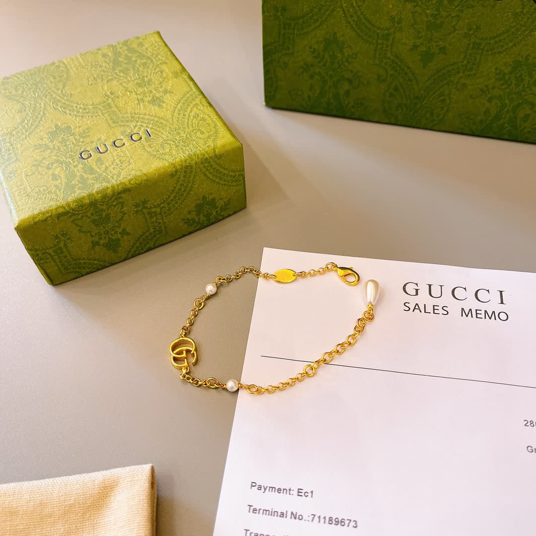 Gucci Gold Interlocking G Bracelet with Pearls