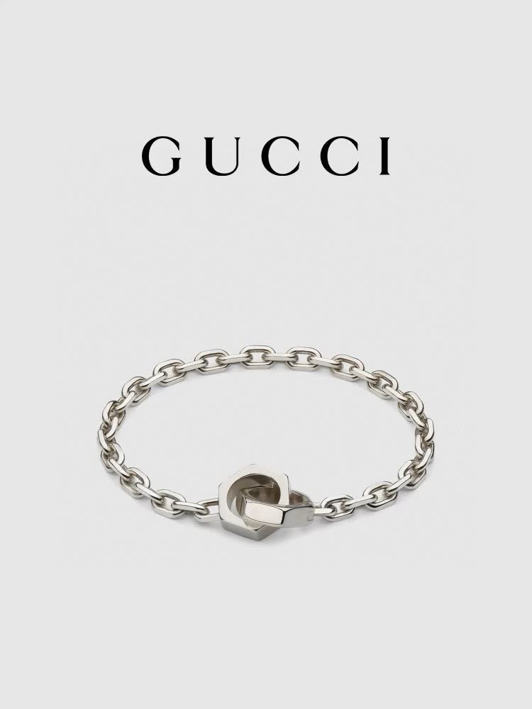 Gucci Silver Chain Bracelet with Interlocking G Gucci Silver Chain Bracelet with Interlocking G