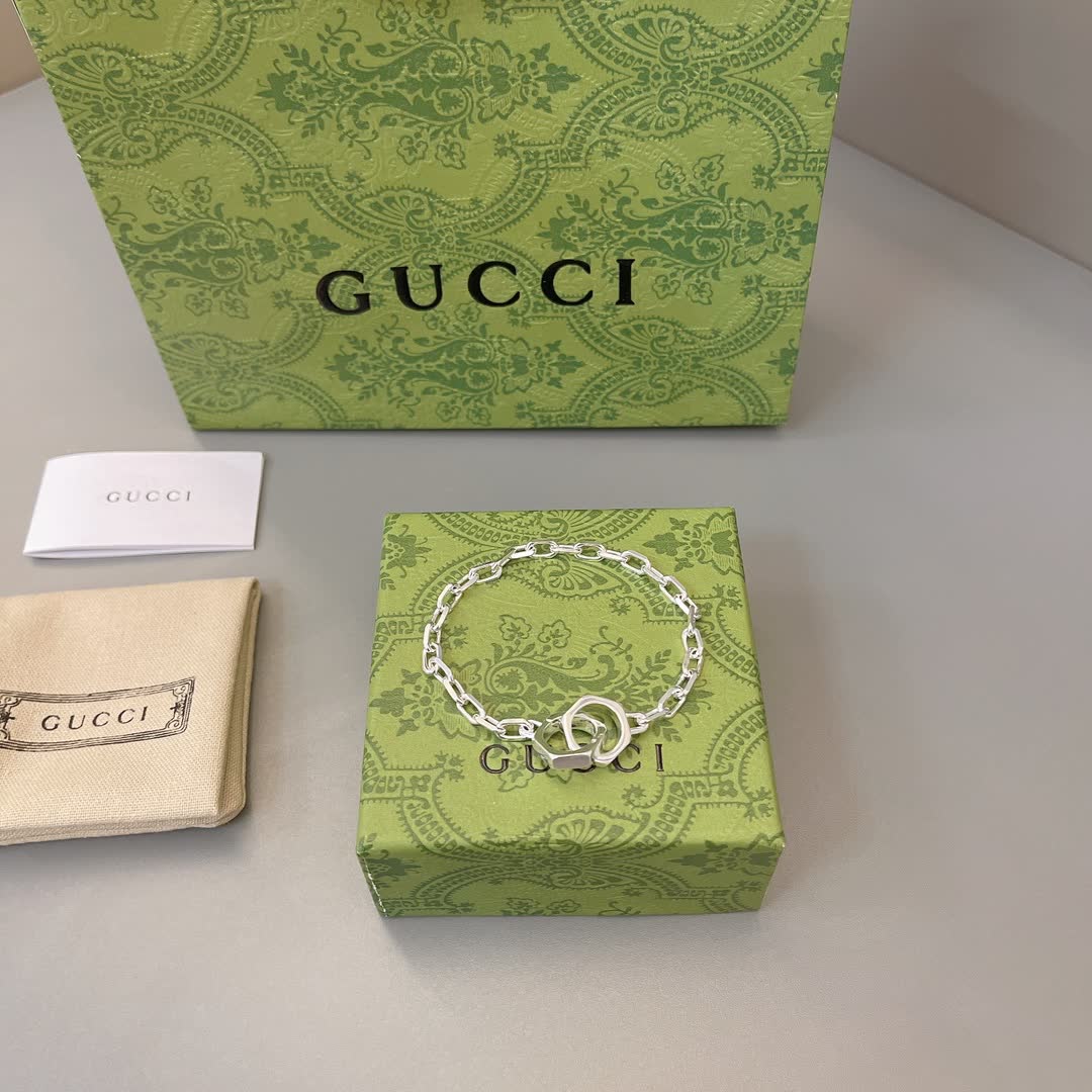Gucci Silver Chain Bracelet with Interlocking G