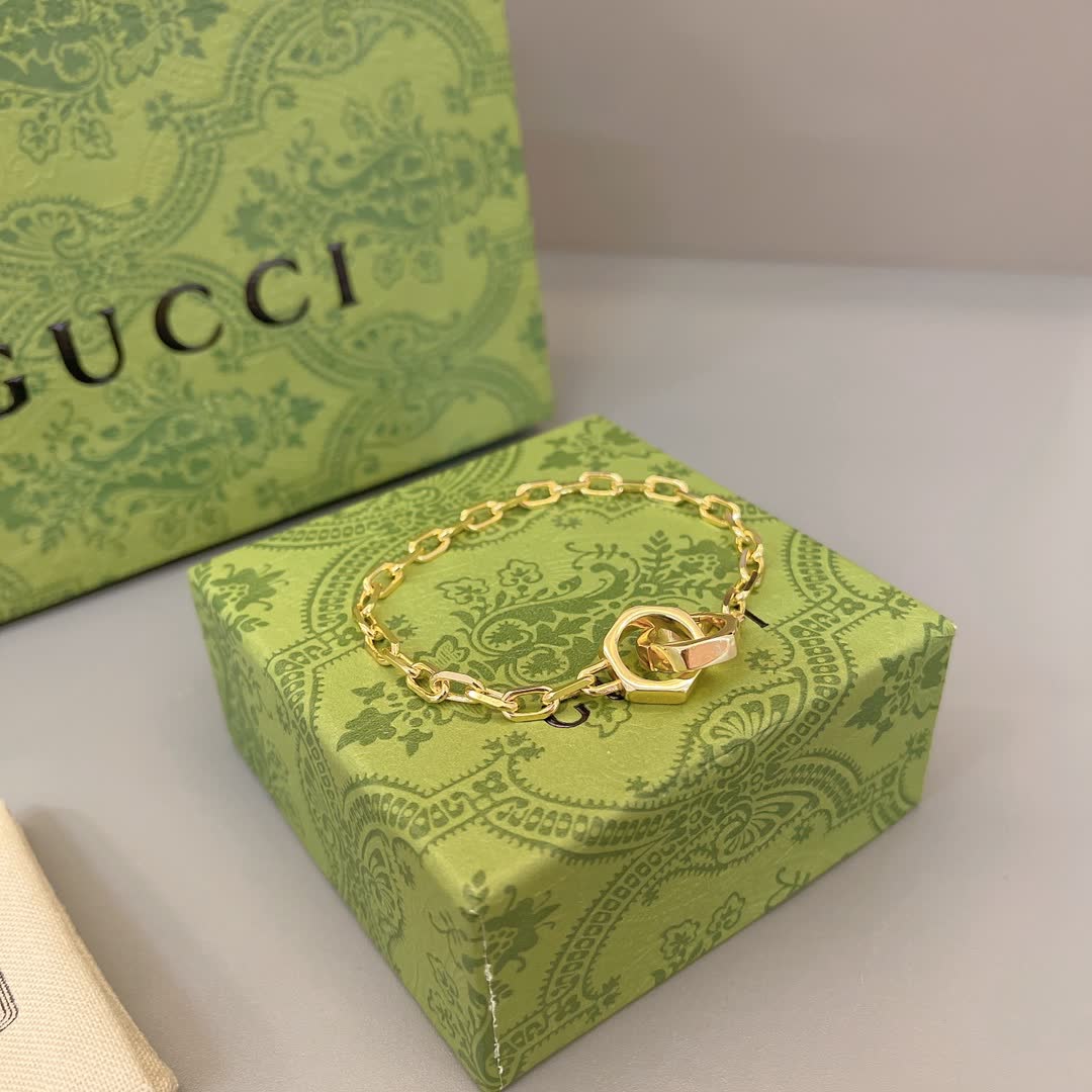 Gucci Silver Chain Bracelet with Interlocking G