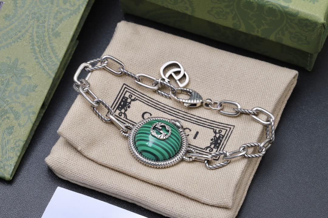 Gucci Silver Chain Bracelet with Green Stone