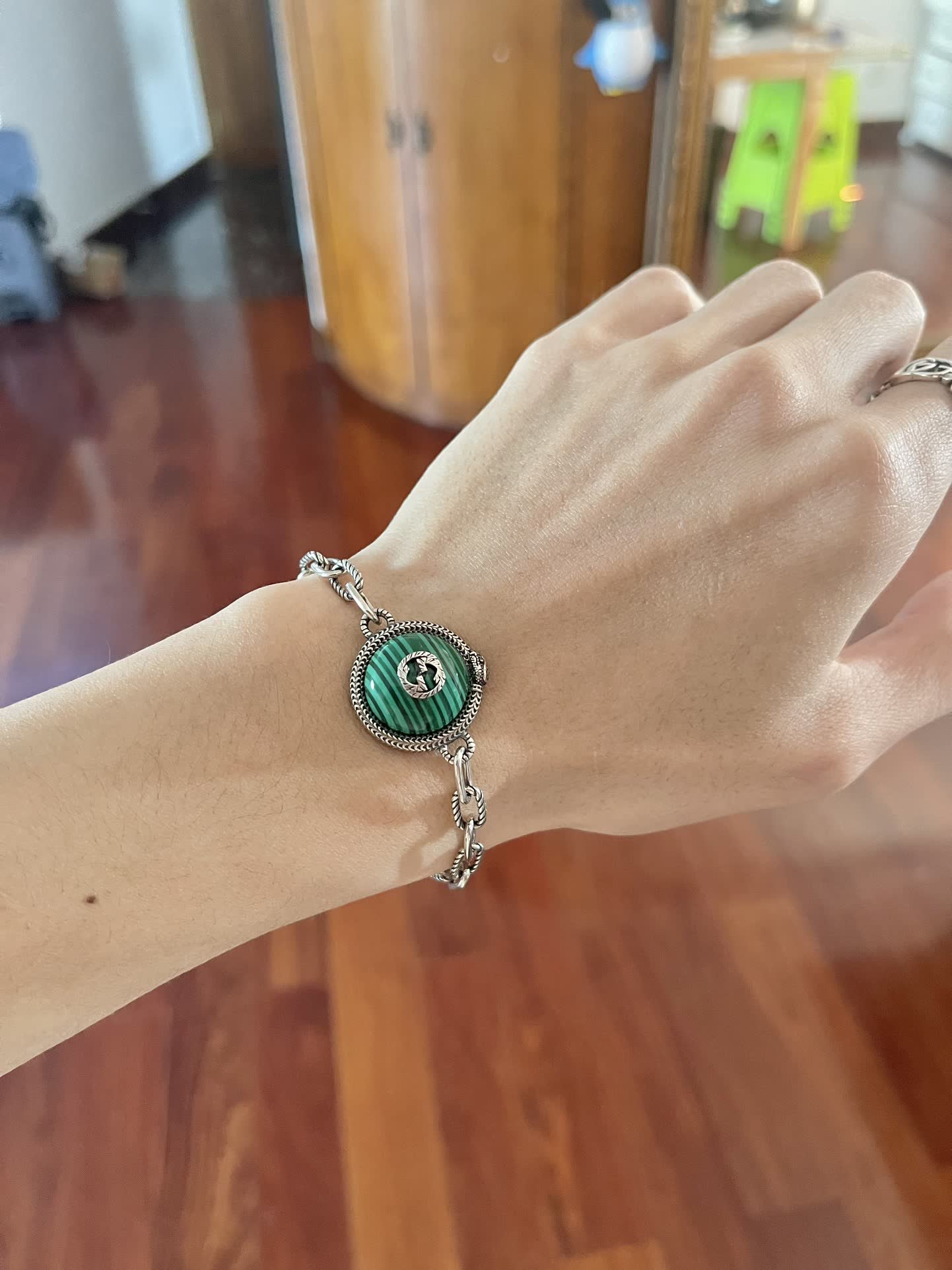 Gucci Silver Chain Bracelet with Green Stone