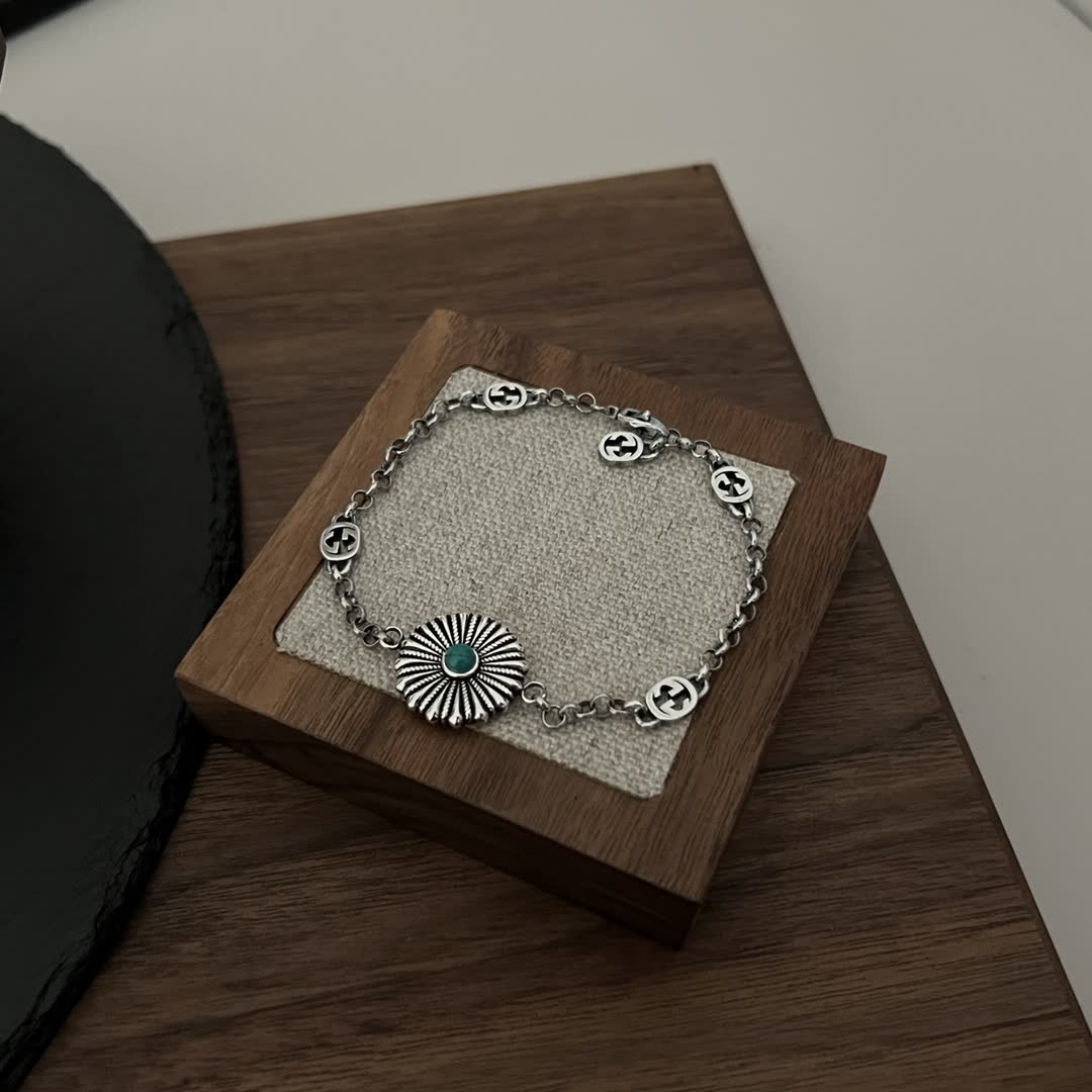 Gucci Silver Bracelet with Green Stone