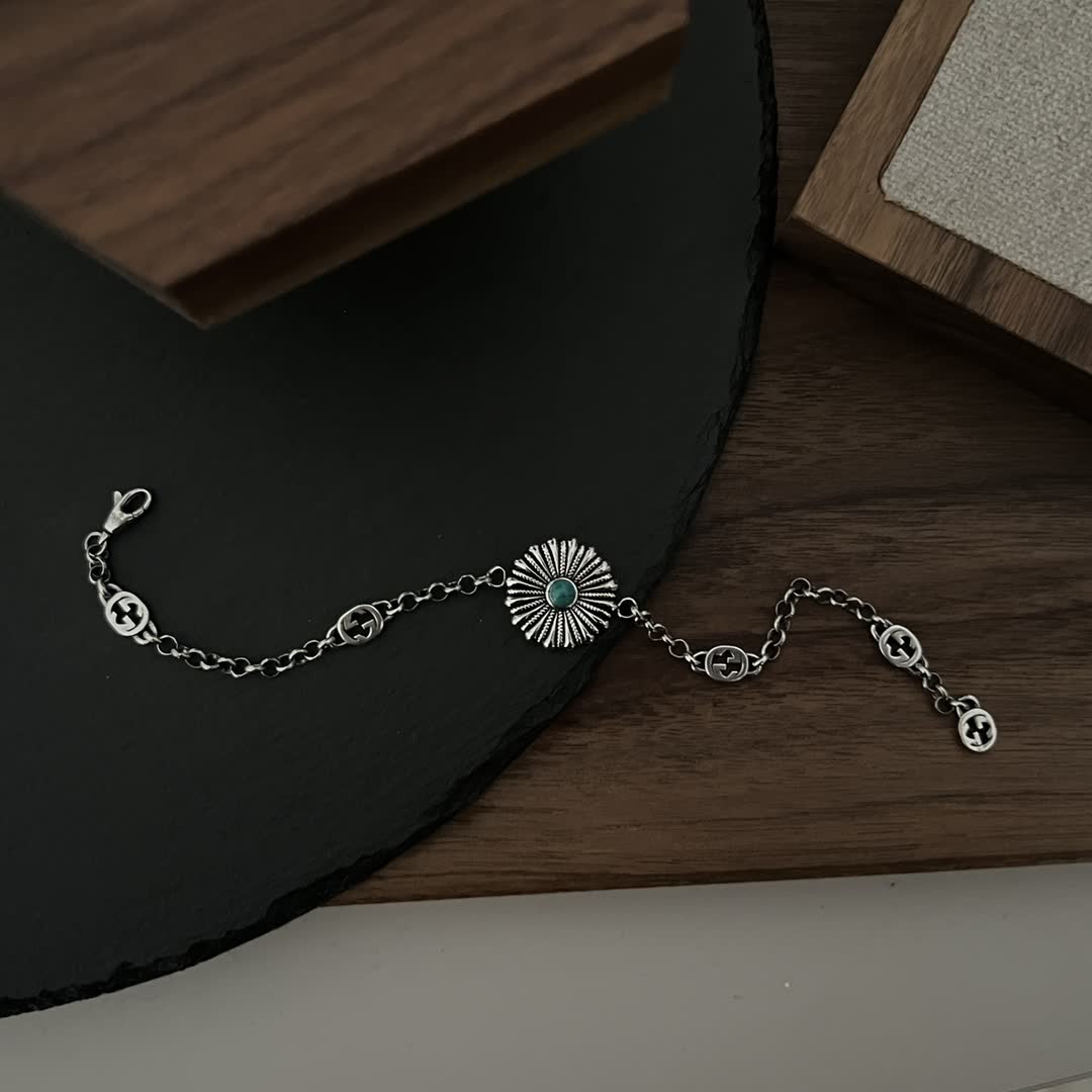 Gucci Silver Bracelet with Green Stone