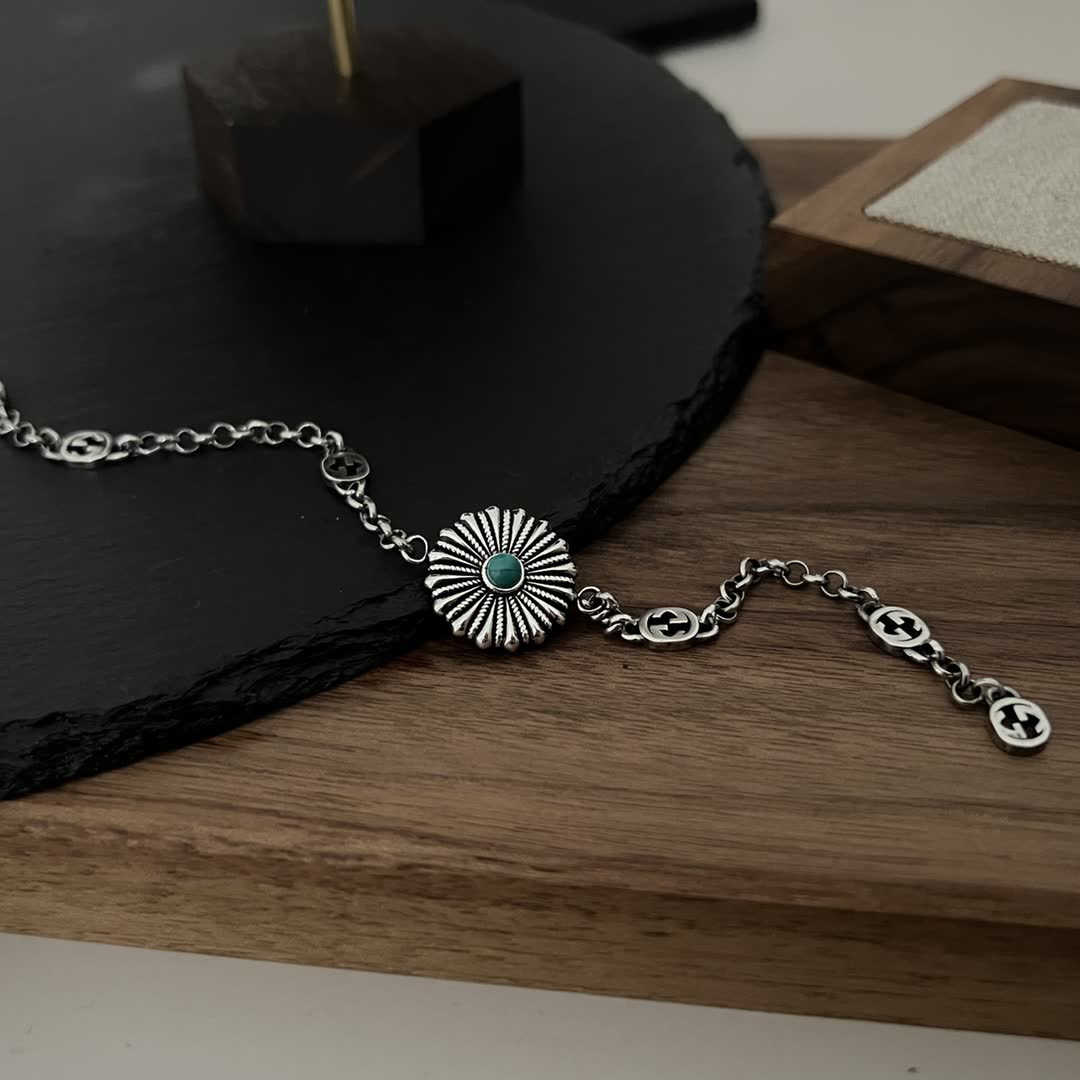 Gucci Silver Bracelet with Green Stone