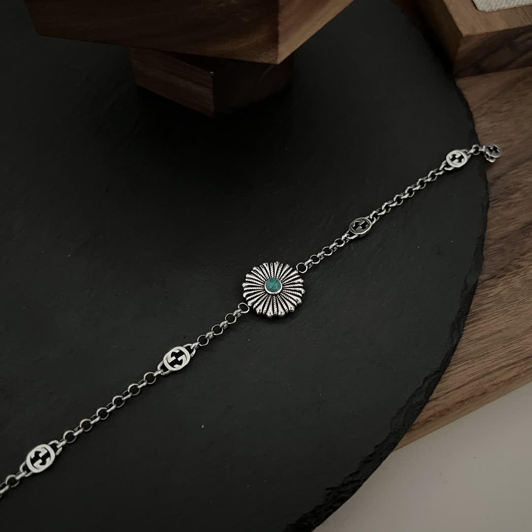 Gucci Silver Bracelet with Green Stone