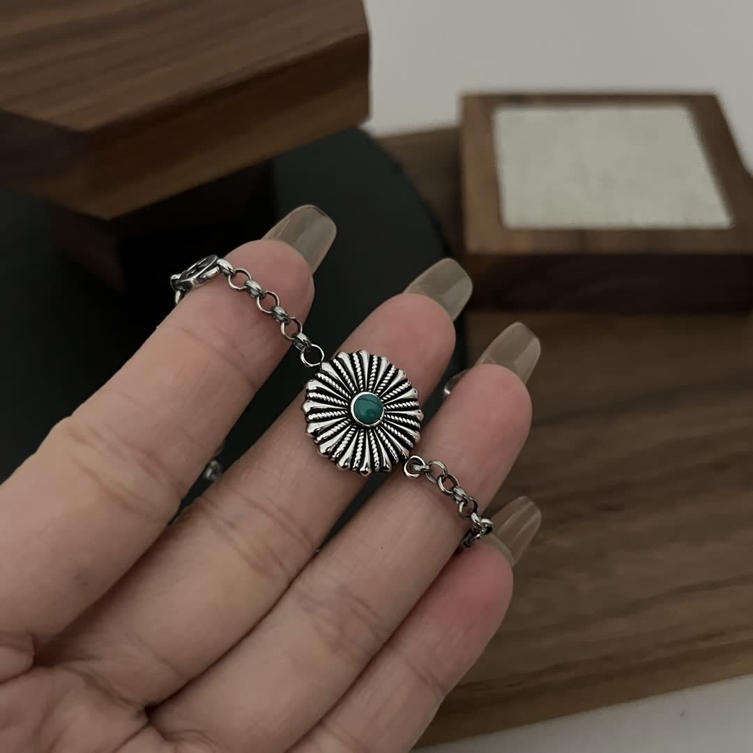 Gucci Silver Bracelet with Green Stone