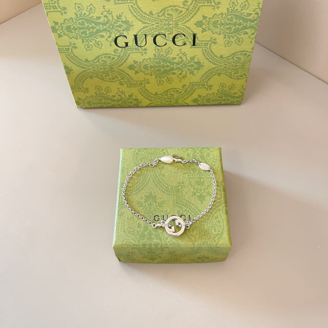 Gucci Silver Interlocking G Bracelet Gucci Silver Interlocking G Bracelet