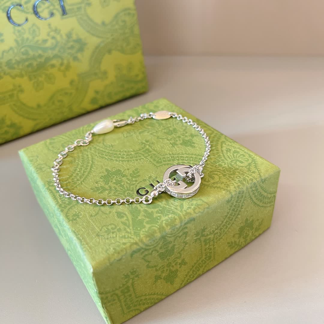 Gucci Silver Interlocking G Bracelet