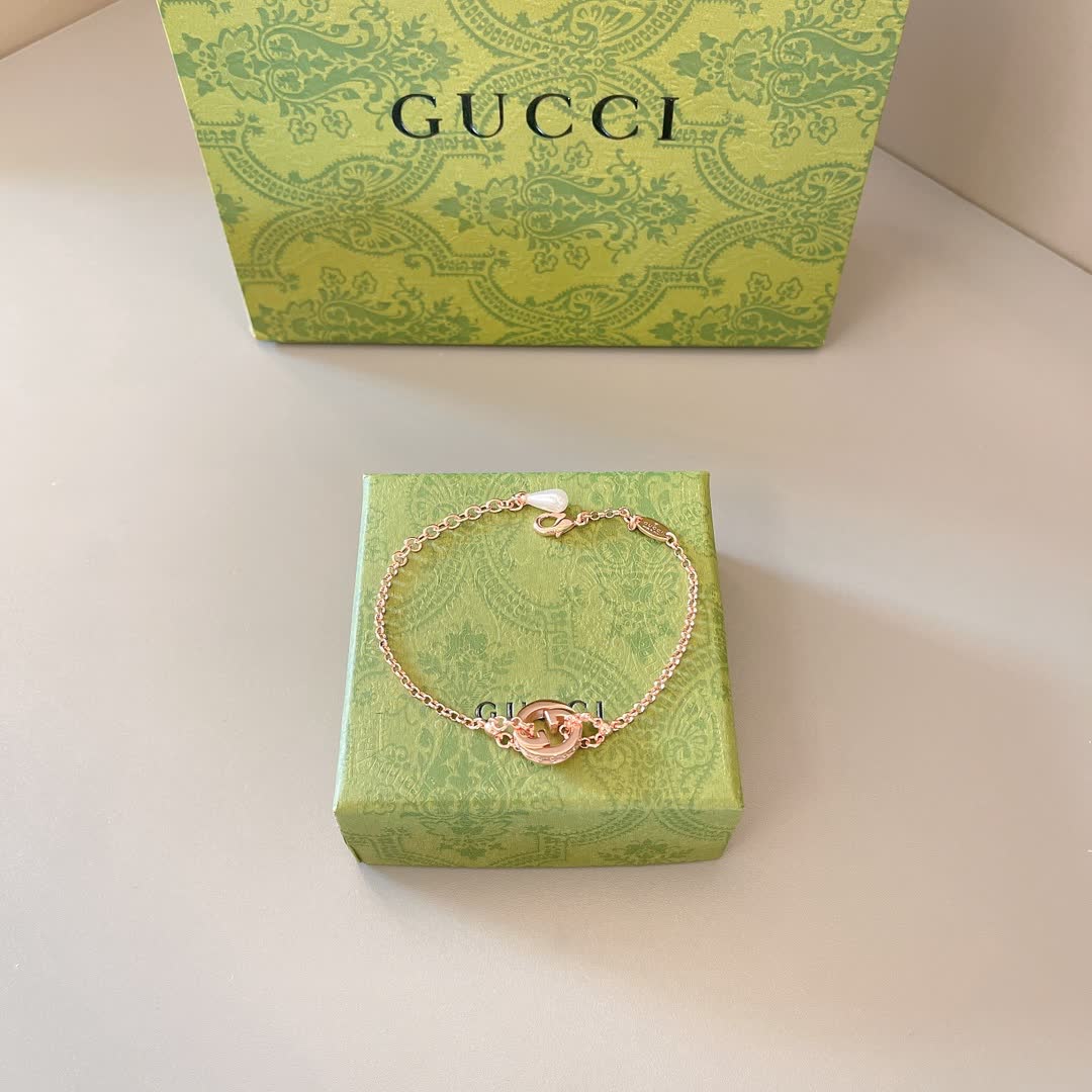 Gucci Rose Gold Interlocking G Bracelet Gucci Rose Gold Interlocking G Bracelet