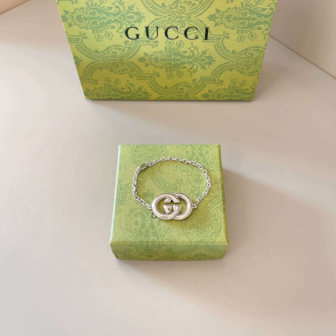 Gucci Silver Interlocking G Bracelet Gucci Silver Interlocking G Bracelet
