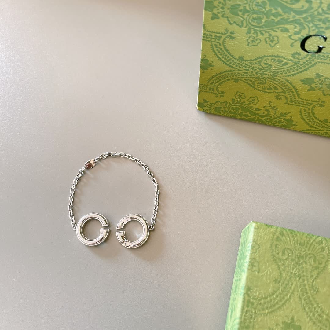 Gucci Silver Interlocking G Bracelet