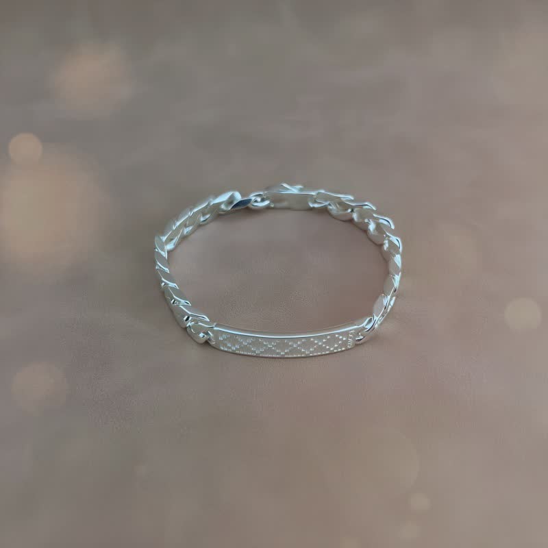 Gucci Silver Curb Chain Bracelet with Engraved Bar
