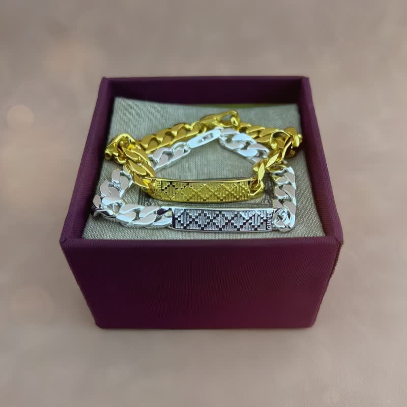 Gucci Silver Curb Chain Bracelet with Engraved Bar
