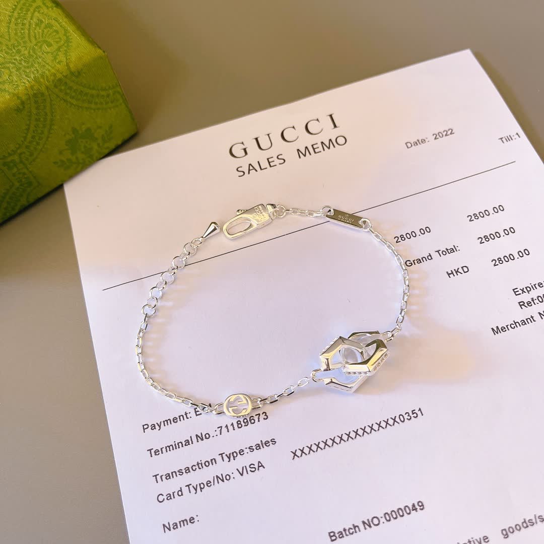 Gucci Silver Bracelet with Hexagon Charm