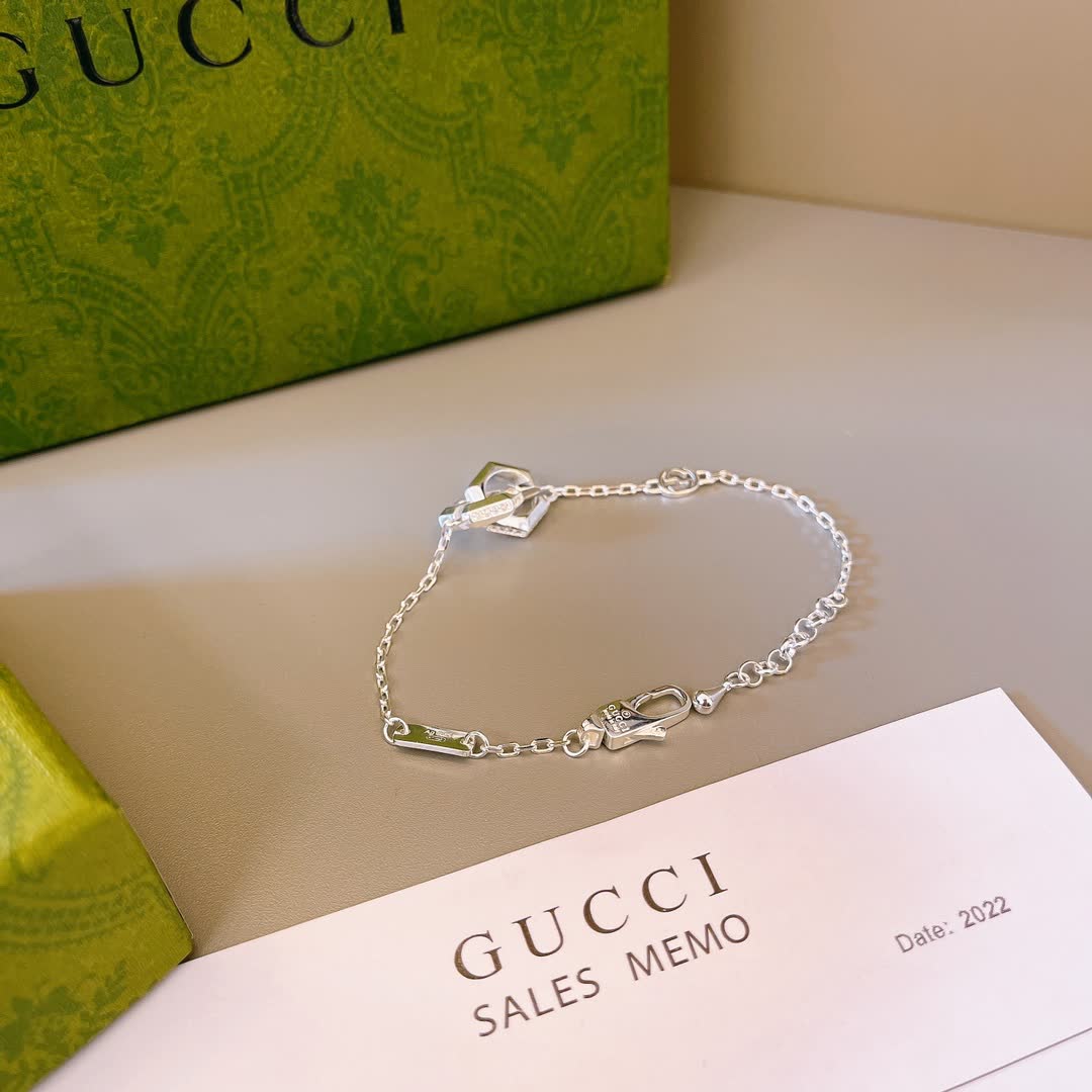 Gucci Silver Bracelet with Hexagon Charm