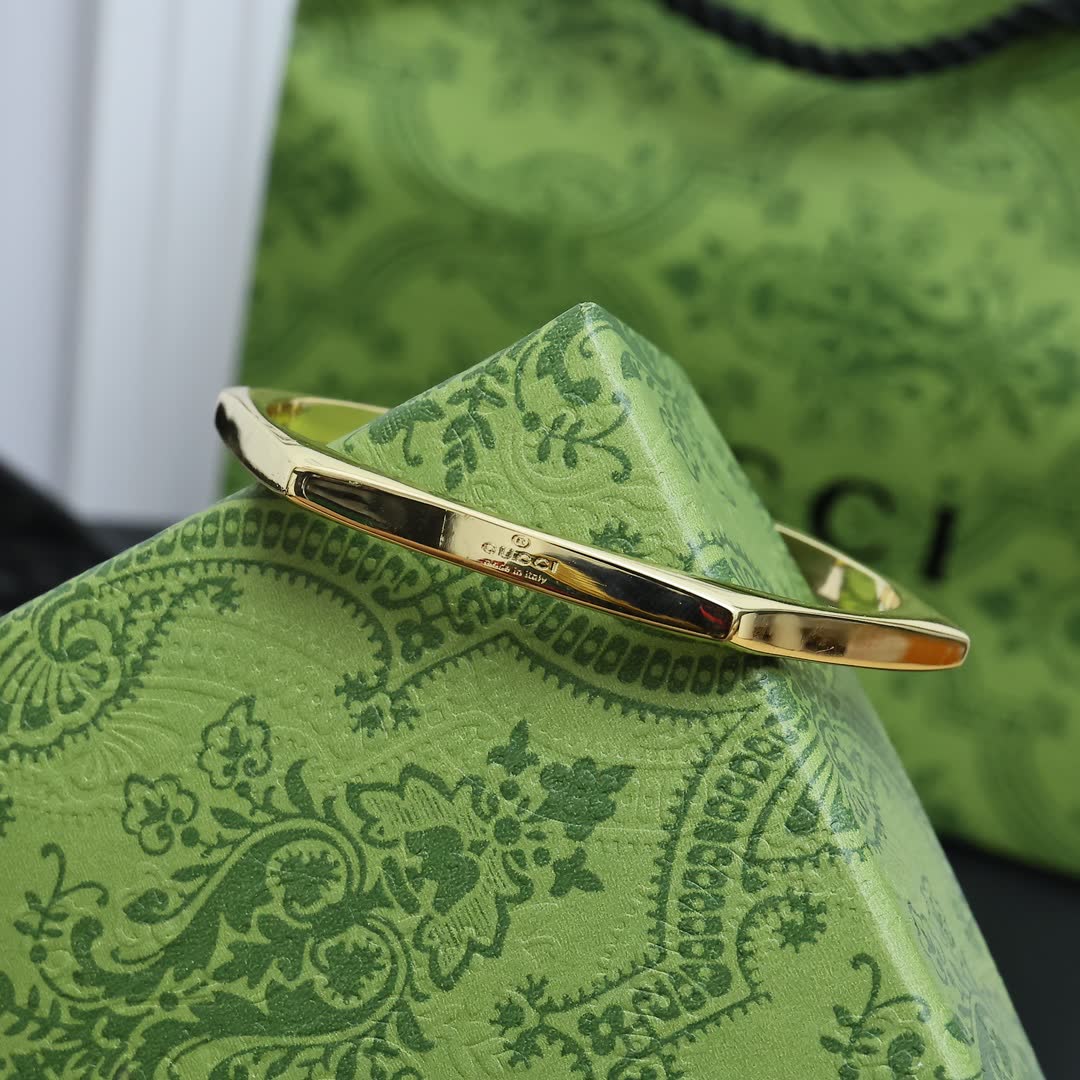 Gucci Silver Bangle Bracelet