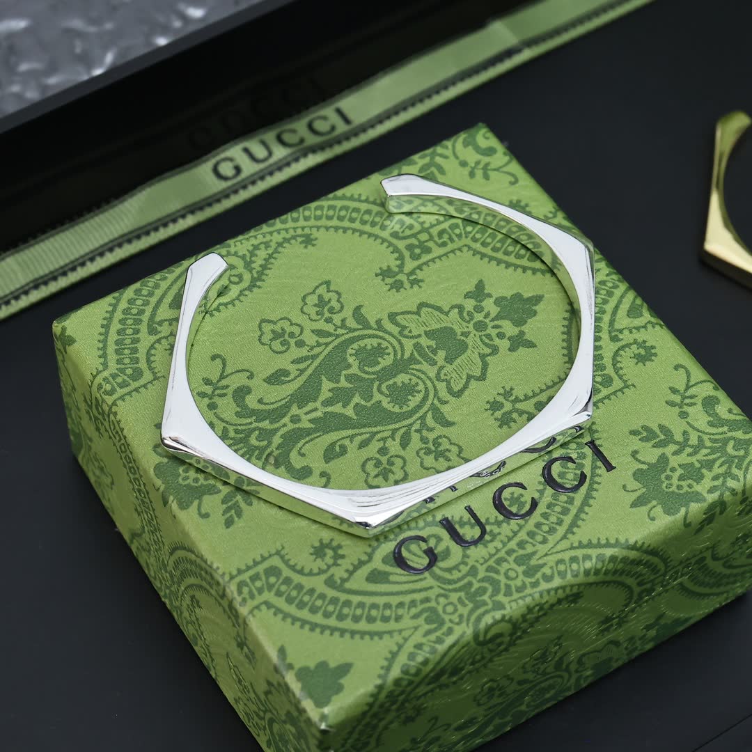 Gucci Silver Bangle Bracelet