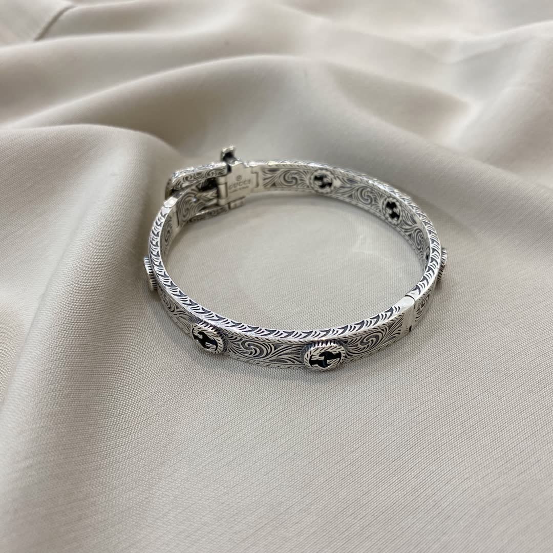 Gucci Silver Filigree Buckle Bracelet
