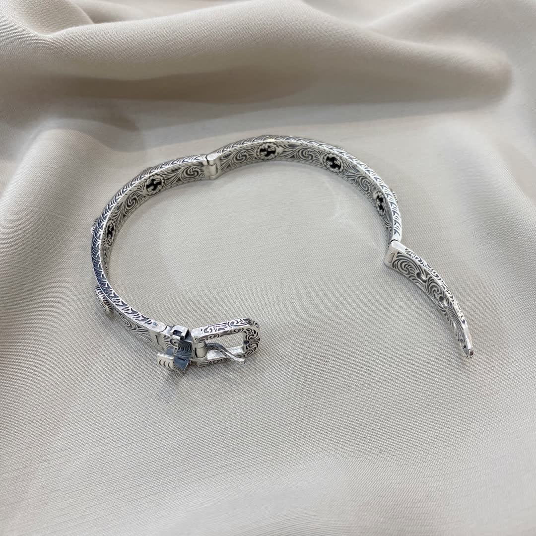 Gucci Silver Filigree Buckle Bracelet
