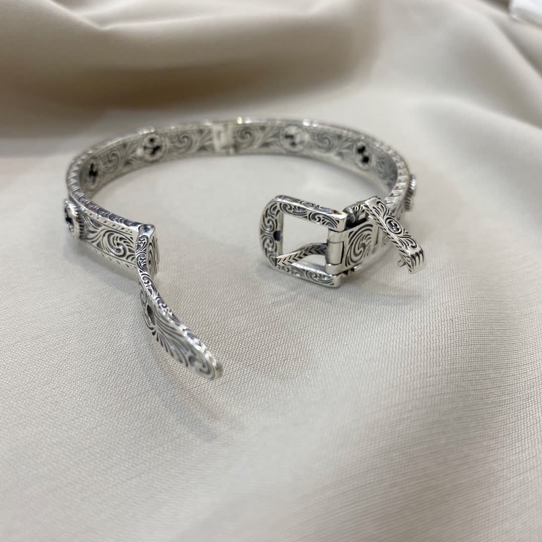 Gucci Silver Filigree Buckle Bracelet