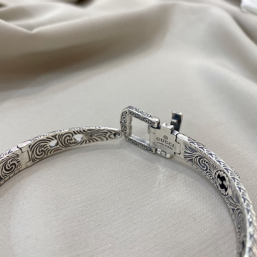 Gucci Silver Filigree Buckle Bracelet