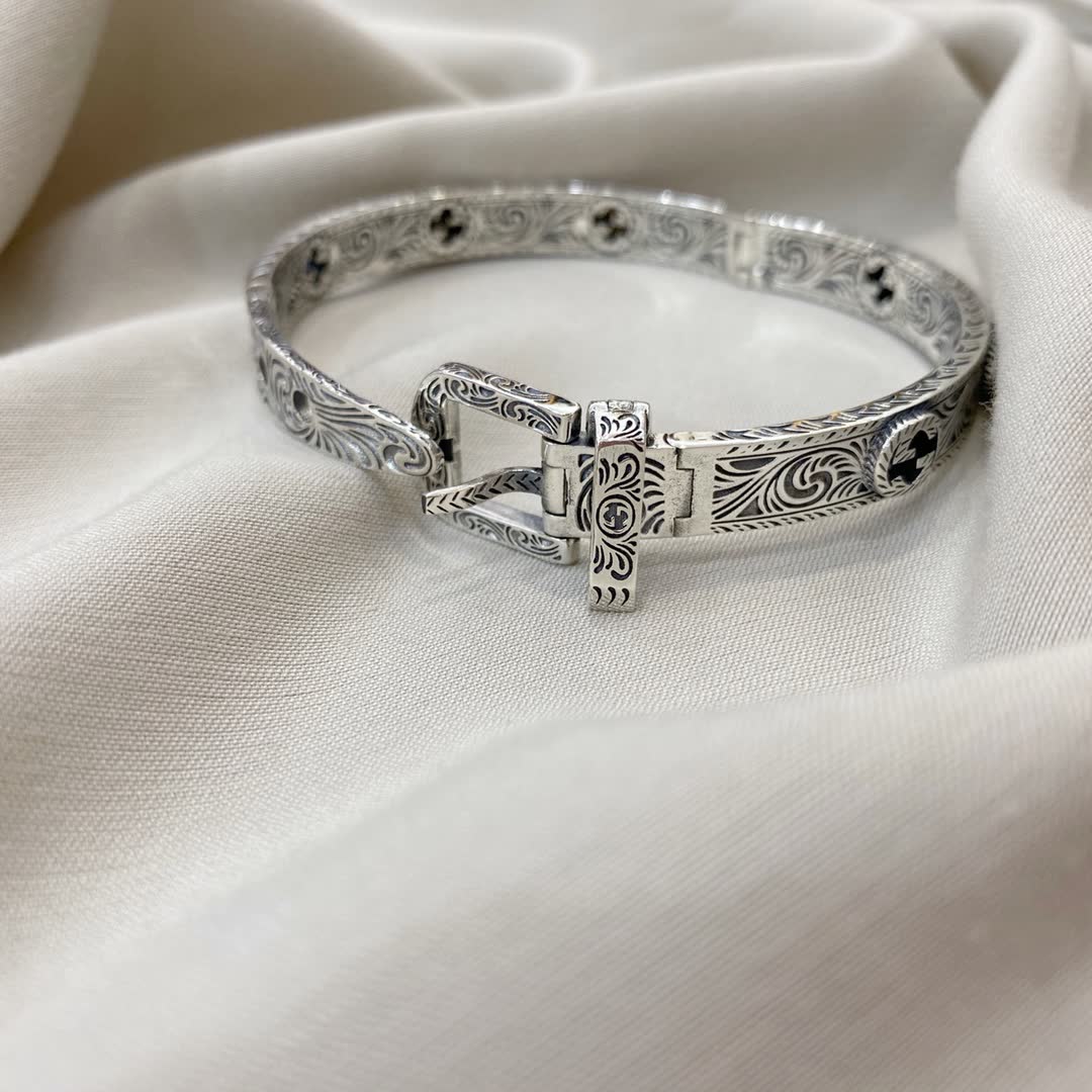 Gucci Silver Filigree Buckle Bracelet