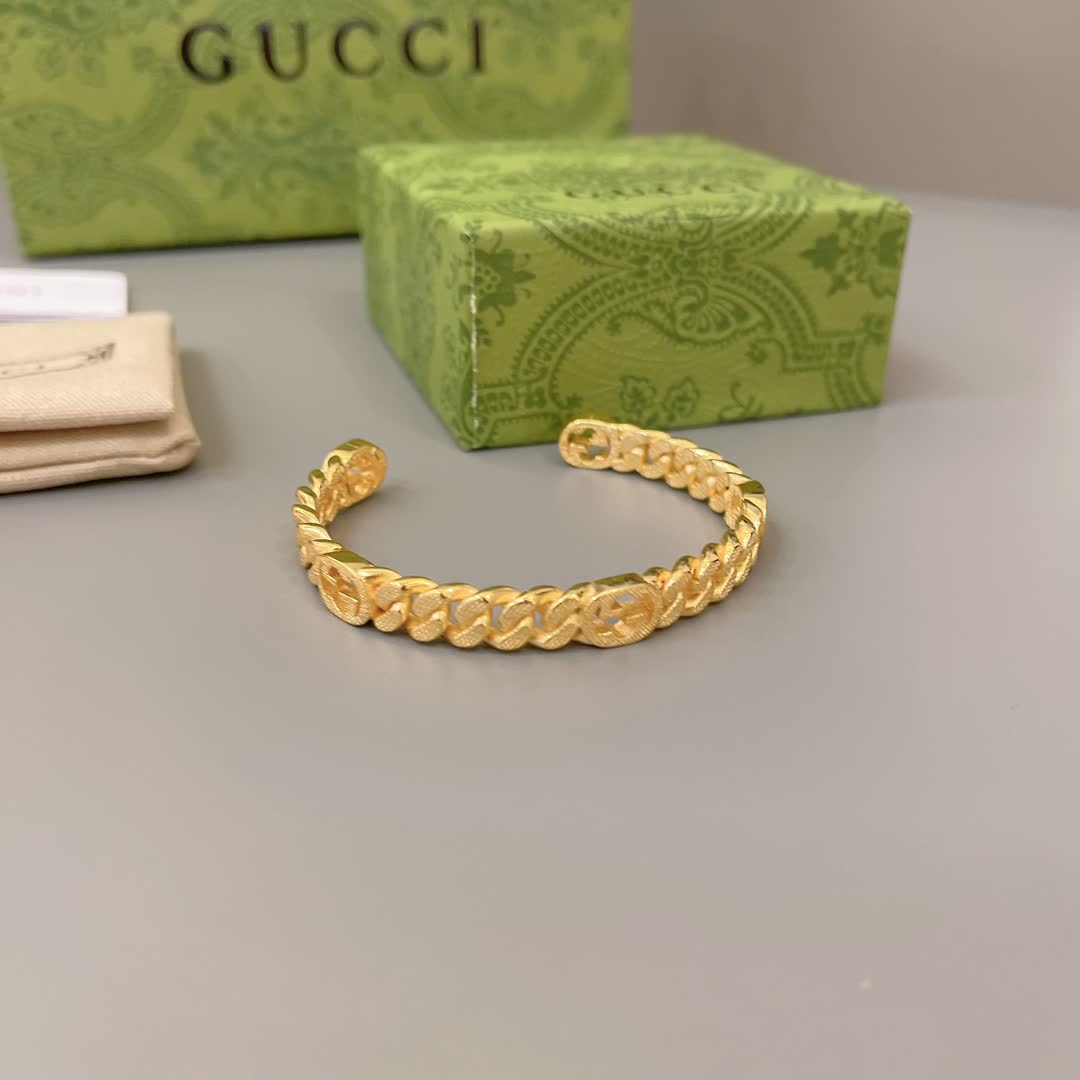 Gucci Gold Tone Chain Link Bracelet Gucci Gold Tone Chain Link Bracelet