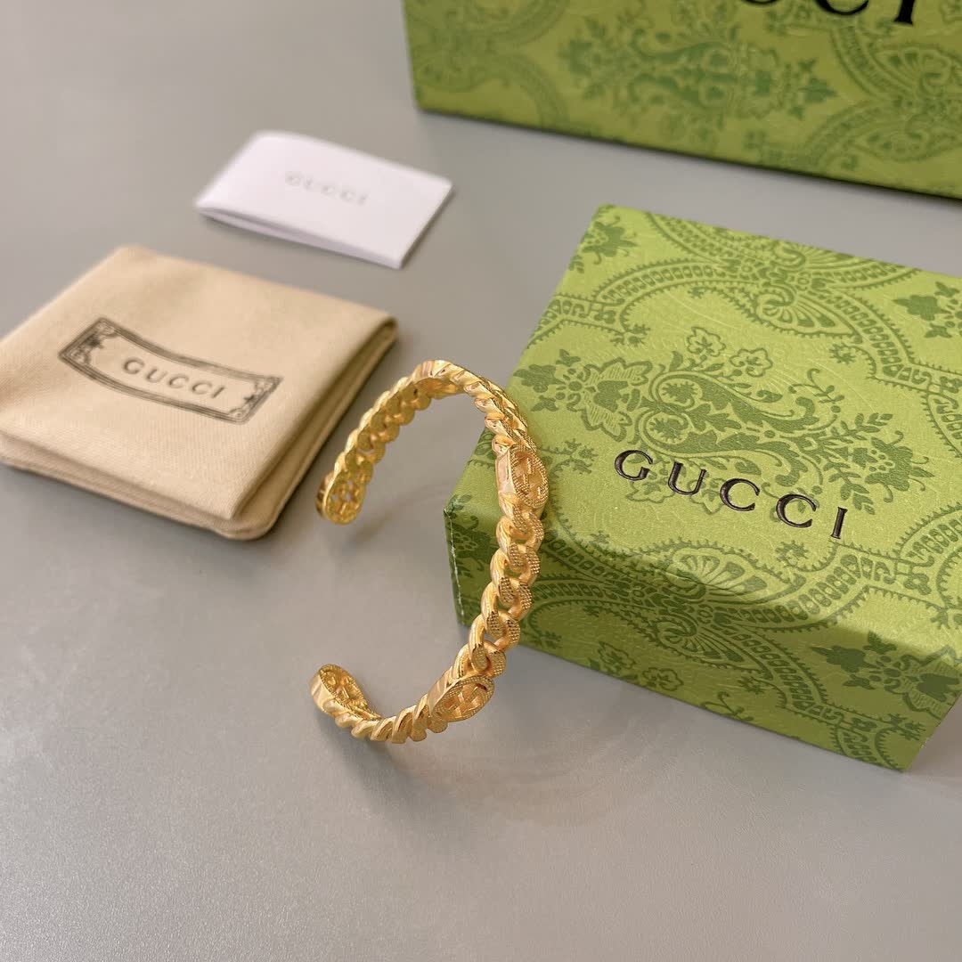 Gucci Gold Tone Chain Link Bracelet