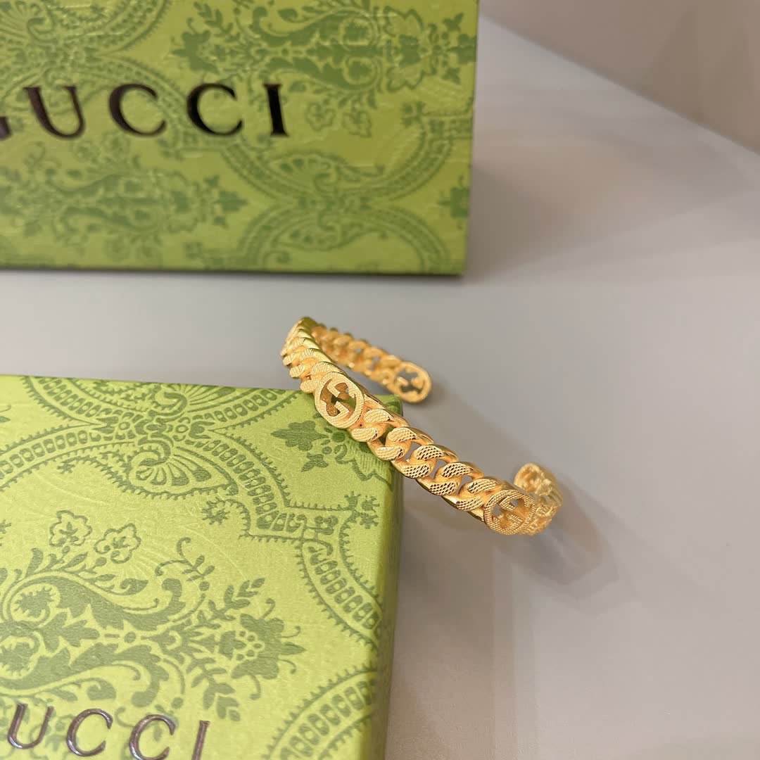 Gucci Gold Tone Chain Link Bracelet