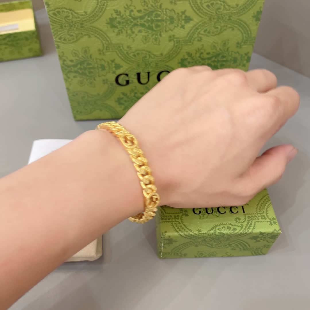 Gucci Gold Tone Chain Link Bracelet