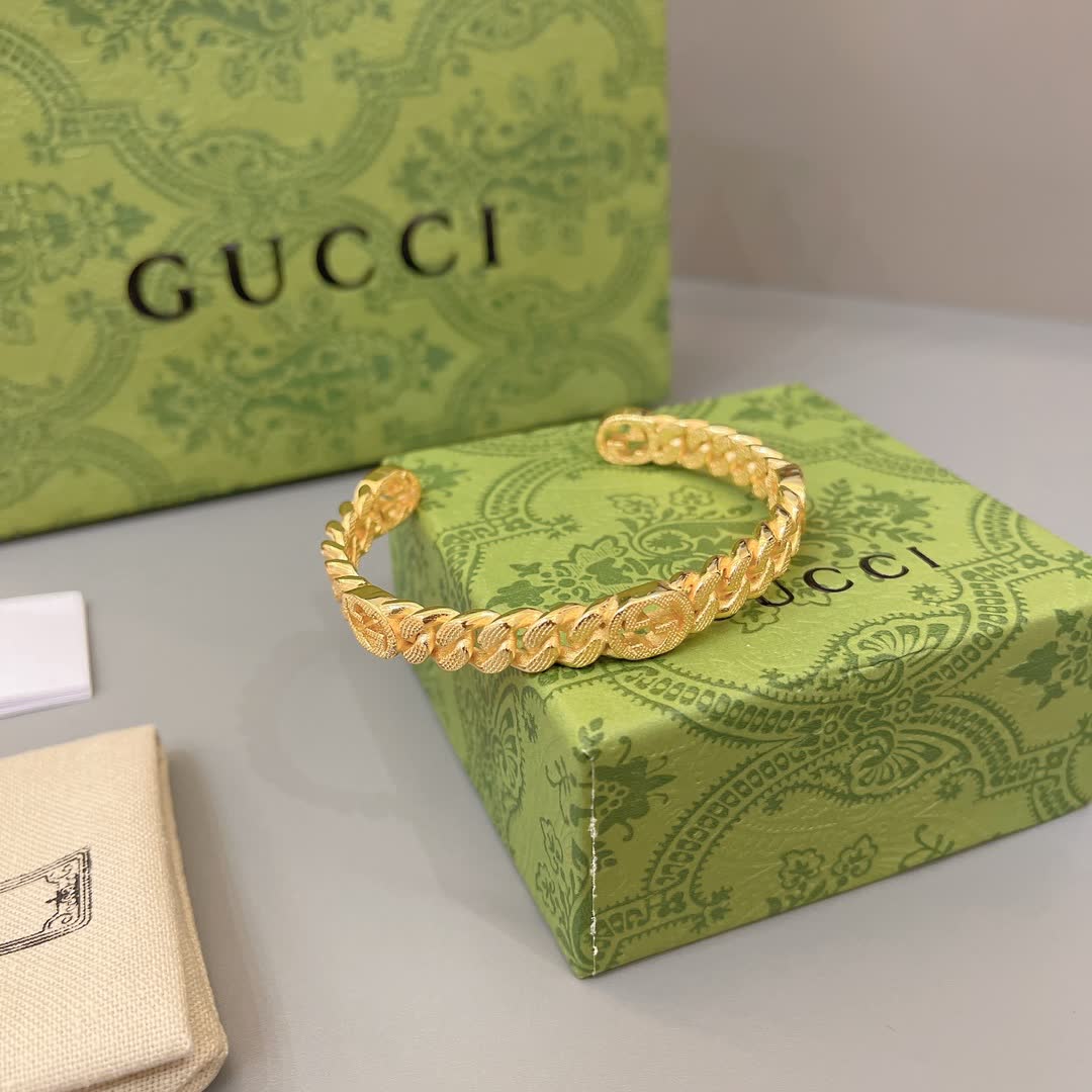 Gucci Gold Tone Chain Link Bracelet