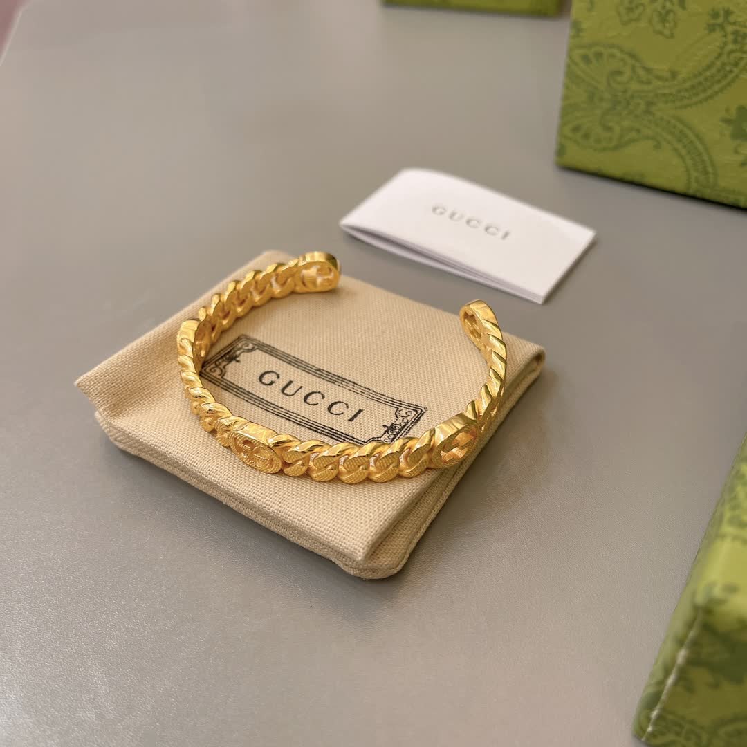 Gucci Gold Tone Chain Link Bracelet