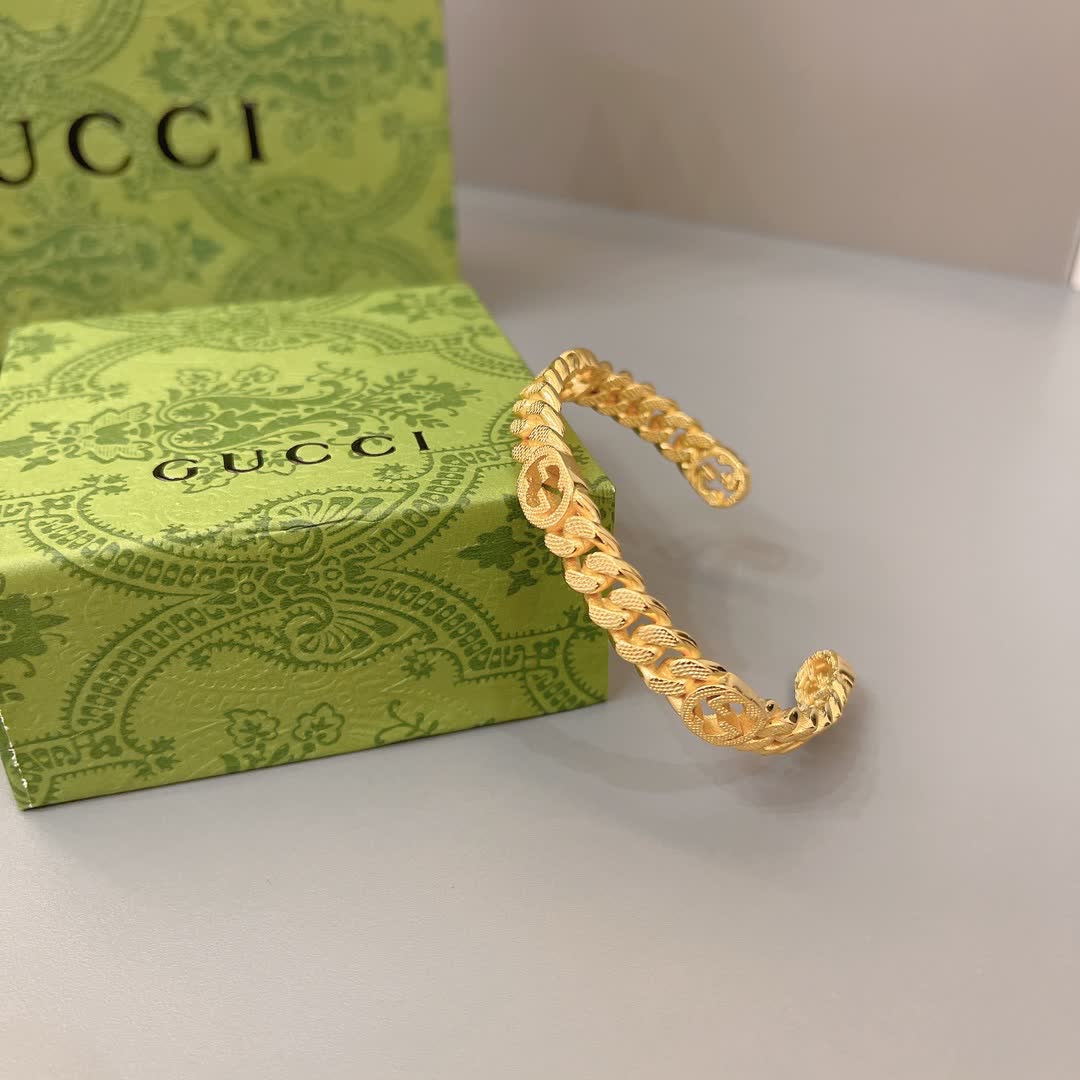 Gucci Gold Tone Chain Link Bracelet