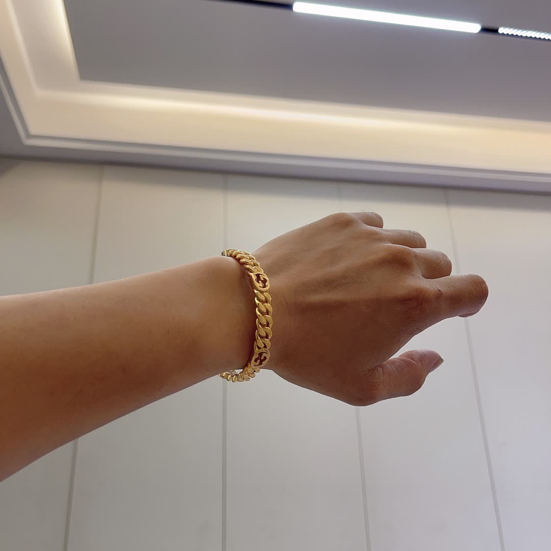 Gucci Gold Tone Chain Link Bracelet