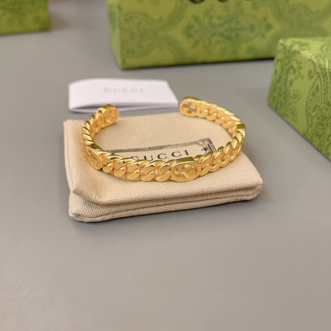 Gucci Gold Tone Chain Link Bracelet