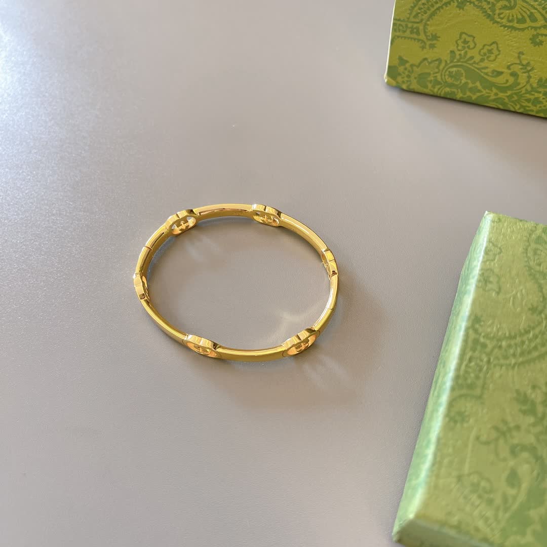 Gucci Bracelet, Interlocking G Design