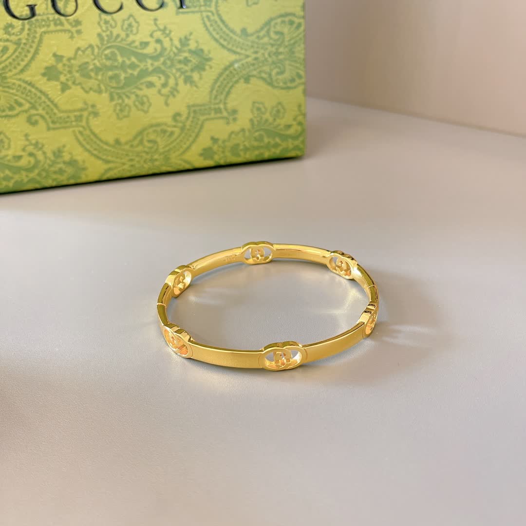 Gucci Bracelet, Interlocking G Design