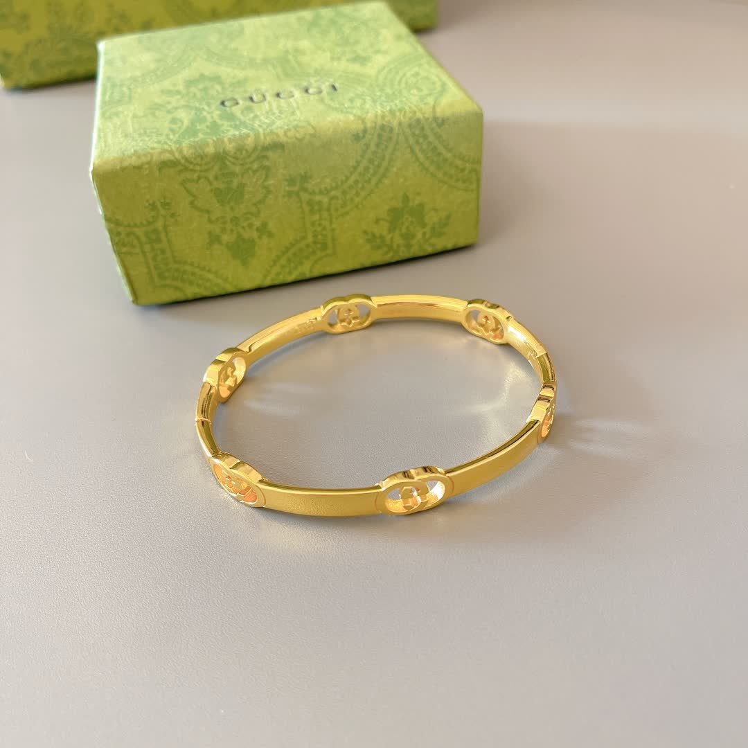 Gucci Bracelet, Interlocking G Design