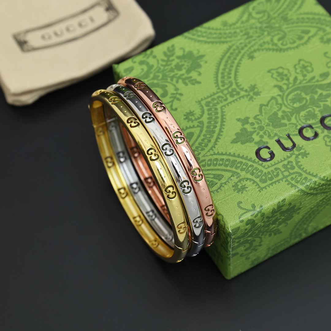 Gucci Gold Interlocking G Bangle Bracelet