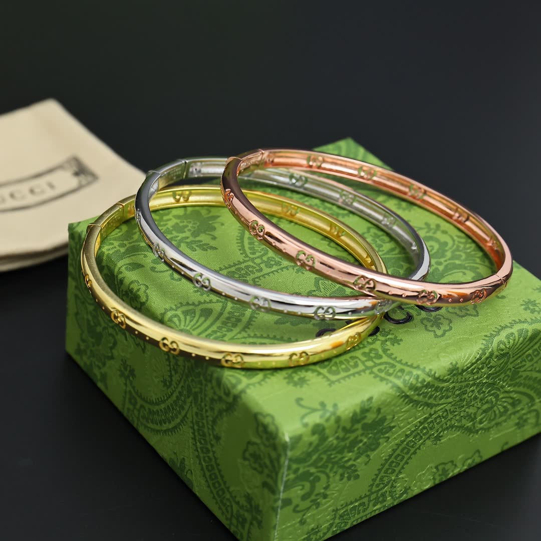Gucci Gold Interlocking G Bangle Bracelet