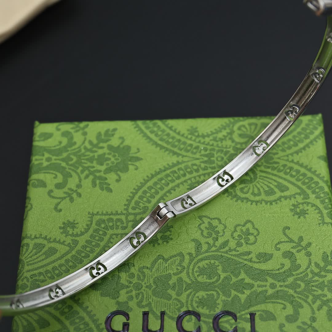 Gucci Gold Interlocking G Bangle Bracelet